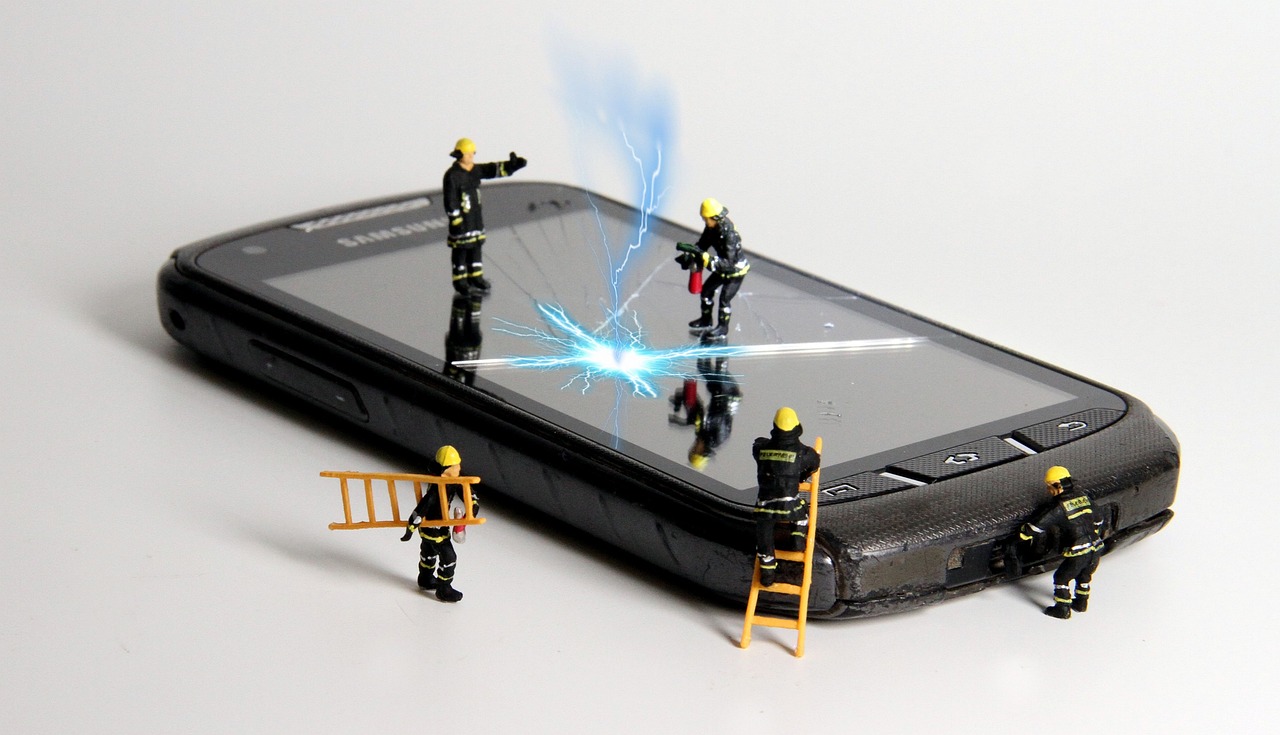 smartphone, fire fighters, miniature figures-3830063.jpg